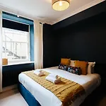 Gorgeous Hideaway In Classy Clifton Lejlighed