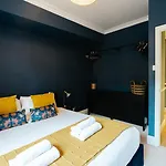 Gorgeous Hideaway In Classy Clifton Lejlighed
