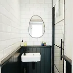 Gorgeous Hideaway In Classy Clifton