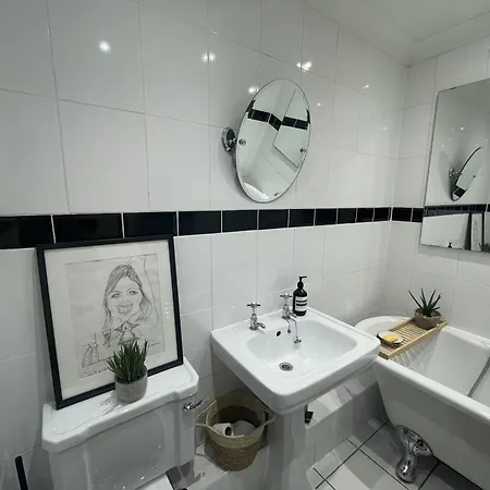Gorgeous Hideaway In Classy Clifton Appartement