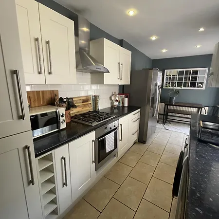 Gorgeous Hideaway In Classy Clifton