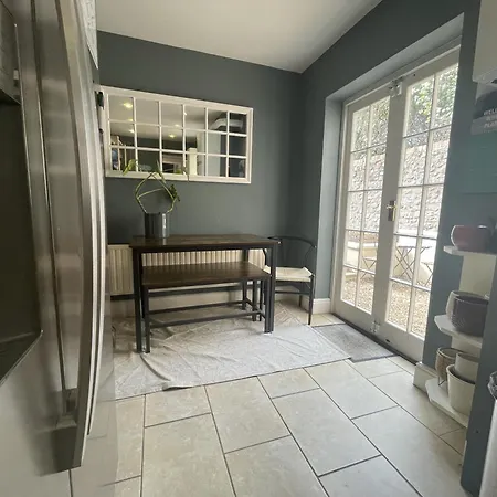 Gorgeous Hideaway In Classy Clifton *
