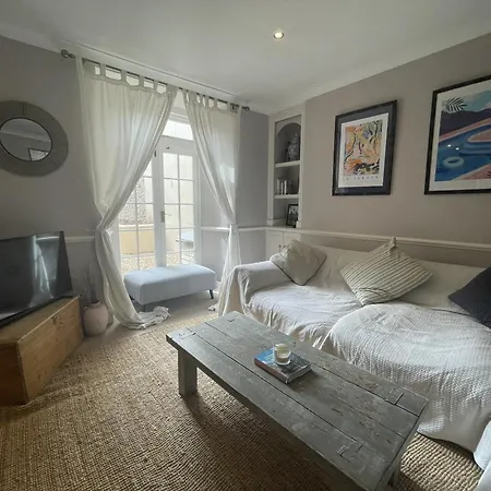 Gorgeous Hideaway In Classy Clifton Bristol