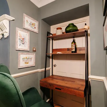 Gorgeous Hideaway In Classy Clifton