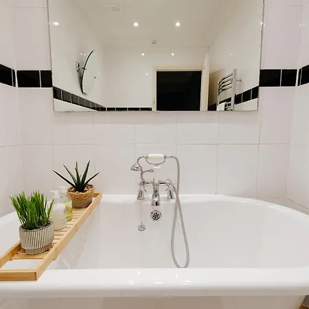 Gorgeous Hideaway In Classy Clifton Apartman Bristol