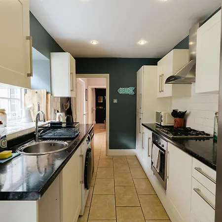 Gorgeous Hideaway In Classy Clifton Apartman