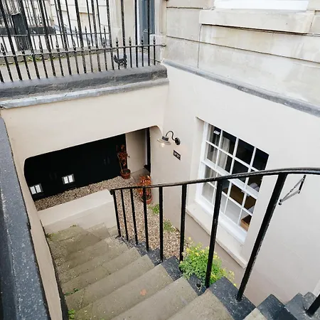 Gorgeous Hideaway In Classy Clifton Apartman *