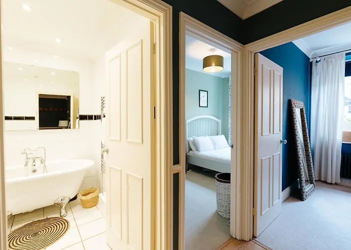 Gorgeous Hideaway In Classy Clifton 아파트 *