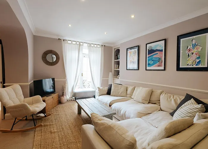 Gorgeous Hideaway In Classy Clifton 아파트 브리스틀