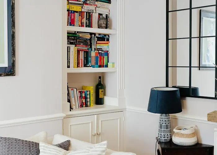 Gorgeous Hideaway In Classy Clifton Appartement