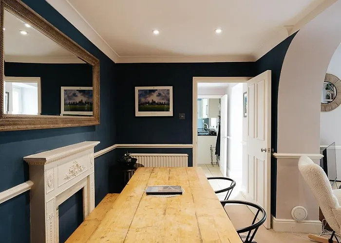 Gorgeous Hideaway In Classy Clifton בריסטול