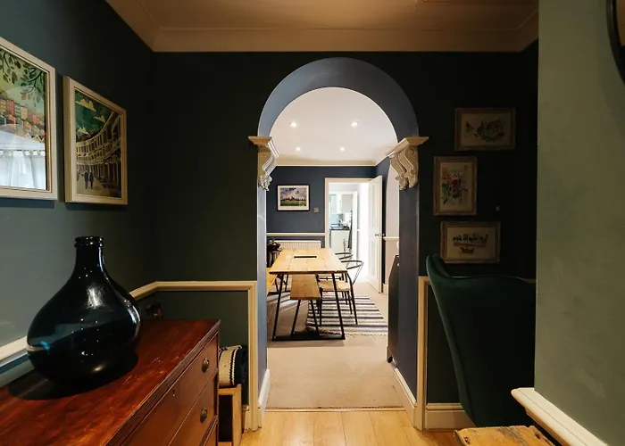 Gorgeous Hideaway In Classy Clifton *