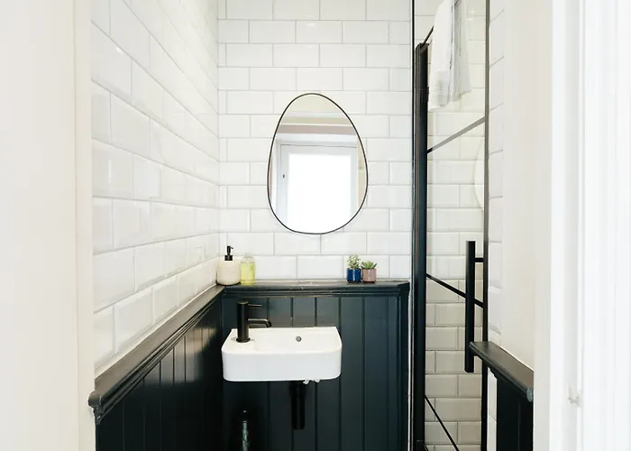 Gorgeous Hideaway In Classy Clifton