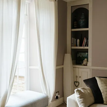 Gorgeous Hideaway In Classy Clifton *