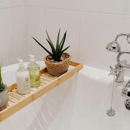 Gorgeous Hideaway In Classy Clifton *